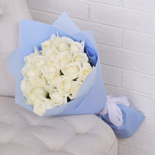 Купить на заказ Букет из 21 белой розы с доставкой в Есике