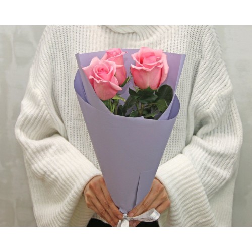 Купить на заказ  3 розовые розы с доставкой в Есике