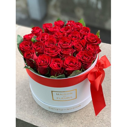 Купить на заказ 25 красных роз в коробке с доставкой в Есике