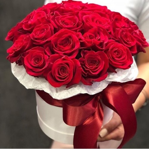 Купить на заказ 15 красных роз в коробке с доставкой в Есике