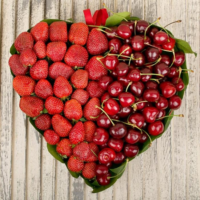 Коробка "клубника и черешня" Коробка "клубника и черешня"