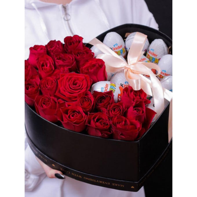 Коробка роз и киндеров Коробка роз и киндеров