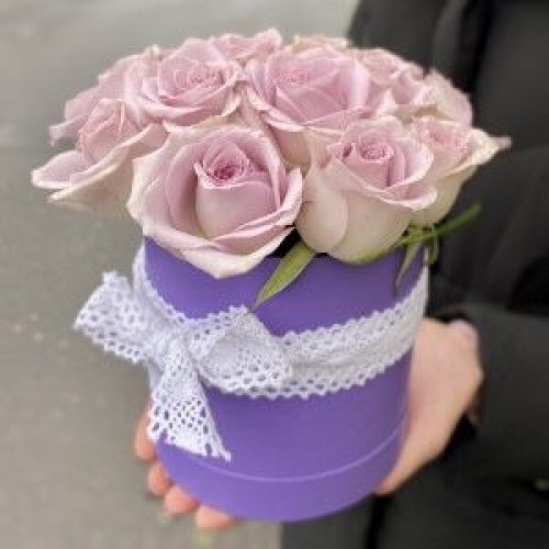 Купить на заказ 9 фиолетовых роз в коробке с доставкой в Есике